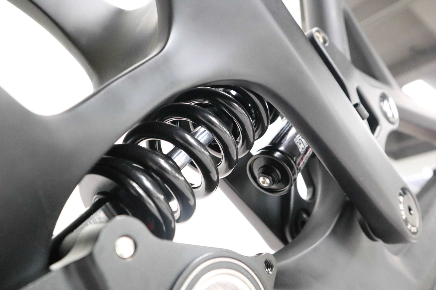 DH frame, shock included (Carbon)